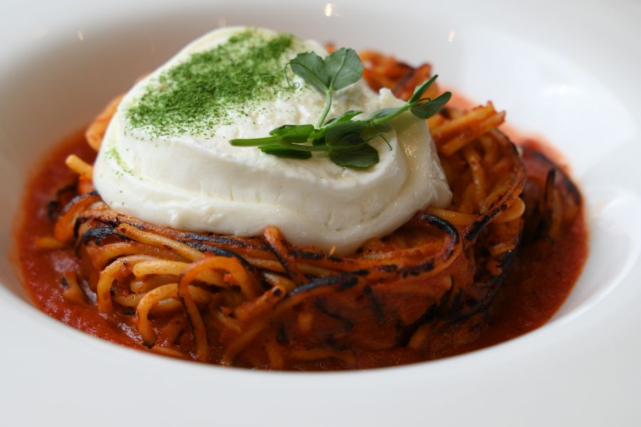 Spaghetti all'Assassina crowned with burrata